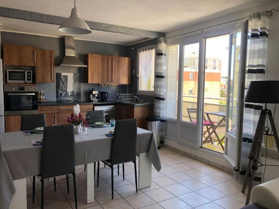 Appartement Balcon, Place De Parking, Centre Ville Valence  Exterior foto