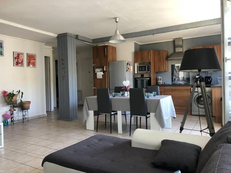 Appartement Balcon, Place De Parking, Centre Ville Valence  Exterior foto