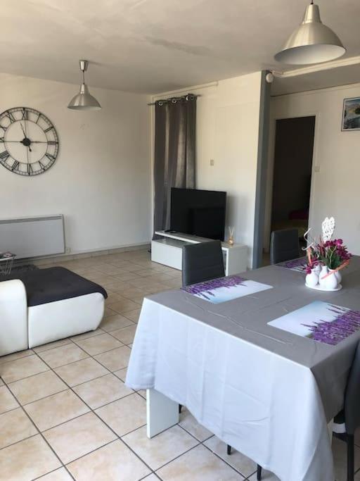 Appartement Balcon, Place De Parking, Centre Ville Valence  Exterior foto