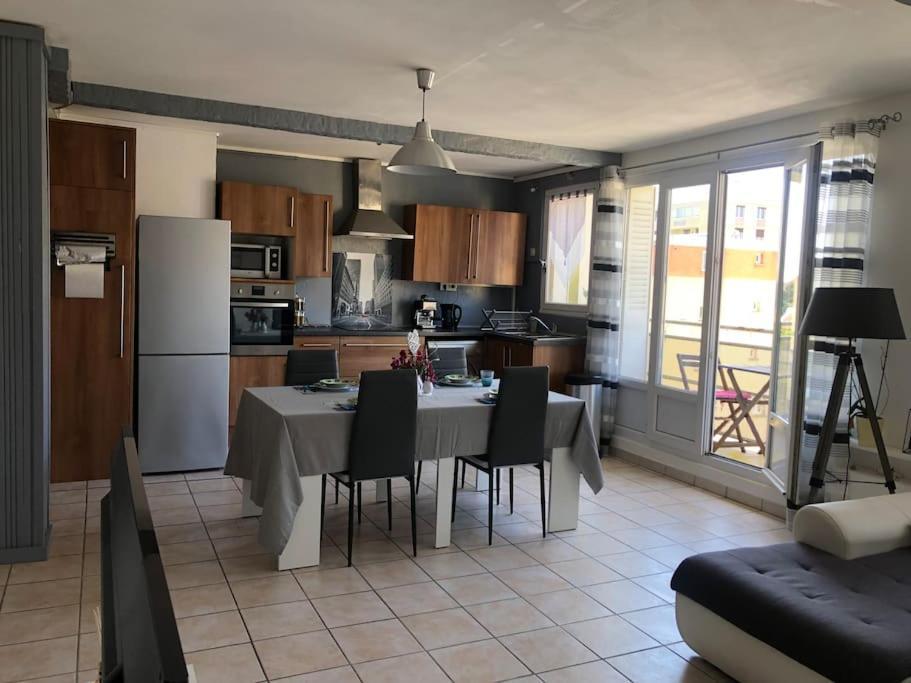 Appartement Balcon, Place De Parking, Centre Ville Valence  Exterior foto